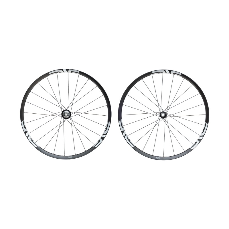 ENVE M525 w/ i9 Torch Road Hubs Carbon Tubeless 29″ Wheelset